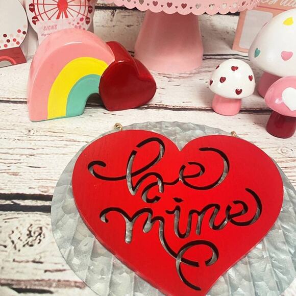 TARGET Bullseye Gnome Valentines Day Decor Bundle - Picture 5 of 8